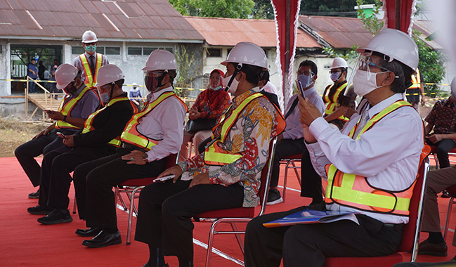 Peletakan Batu Pertama Pembangunan UNSOED Inn oleh Rektor