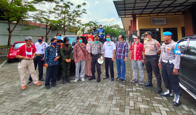 Polsek Purwokerto Utara Beri Dukungan Penuh Penyemprotan Disinfektan