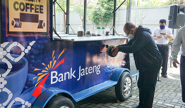 UNSOED Terima Food Truck dari Bank Jateng