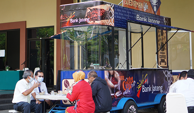 UNSOED Terima Food Truck dari Bank Jateng