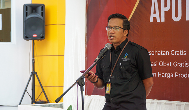 Rektor Unsoed Gunting Pita Tanda Apotek Unsoed Resmi Beroperasi