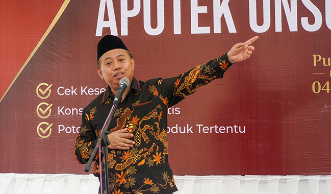 Rektor Unsoed Gunting Pita Tanda Apotek Unsoed Resmi Beroperasi