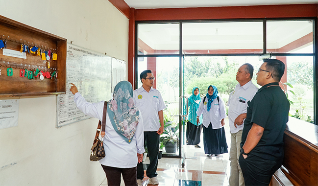Knowledge Sharing Pengelolaan Unit Usaha antara BPU Unsoed dan Untirta